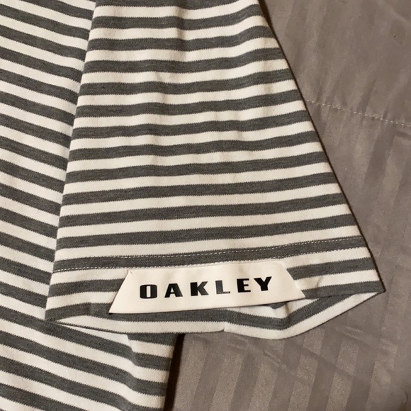 Oakley Gray & white striped collared polo shortsleeve men’s regular fit shirt XL - Picture 7 of 9